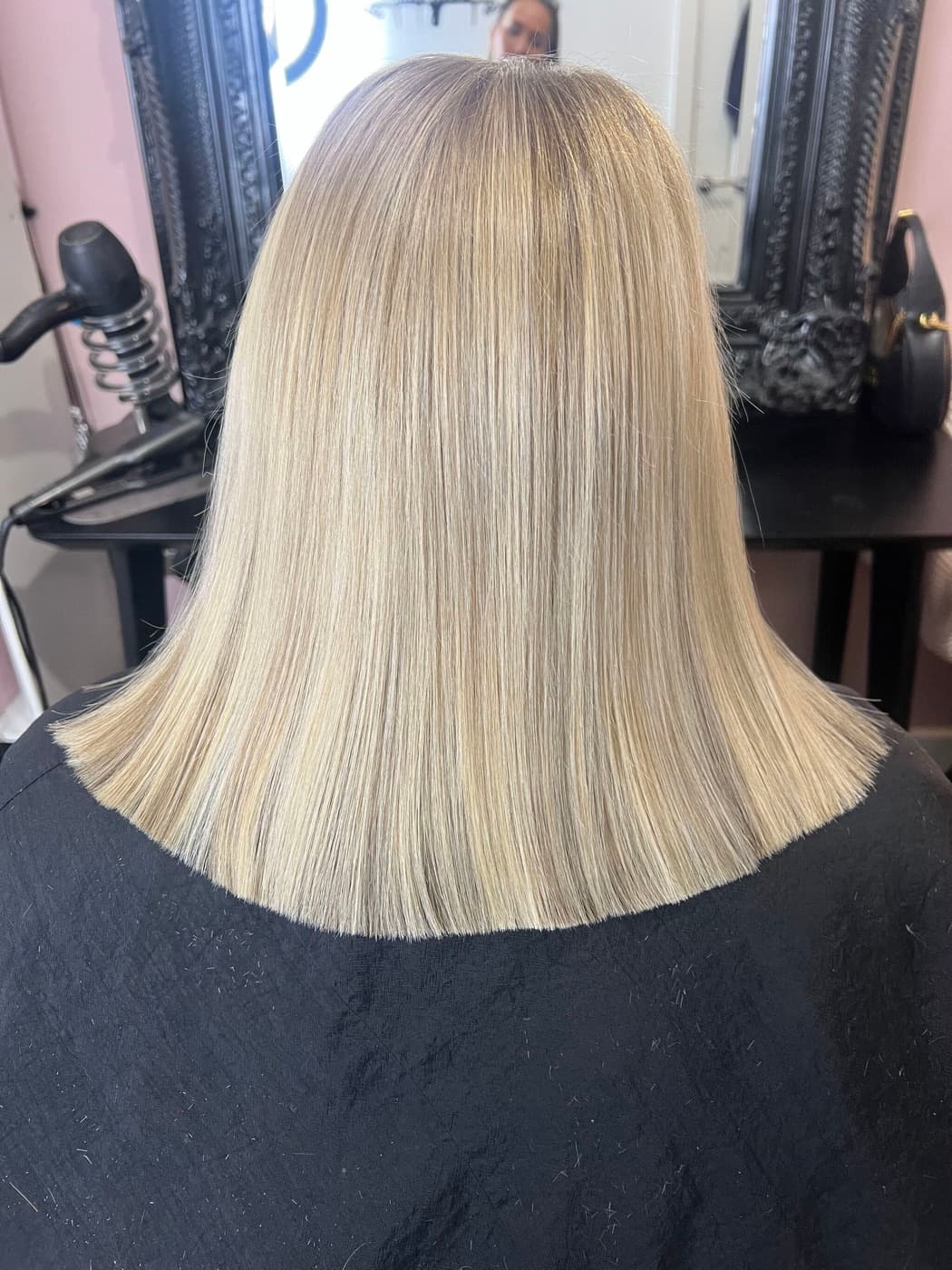 Ľadovo blond rovný bob